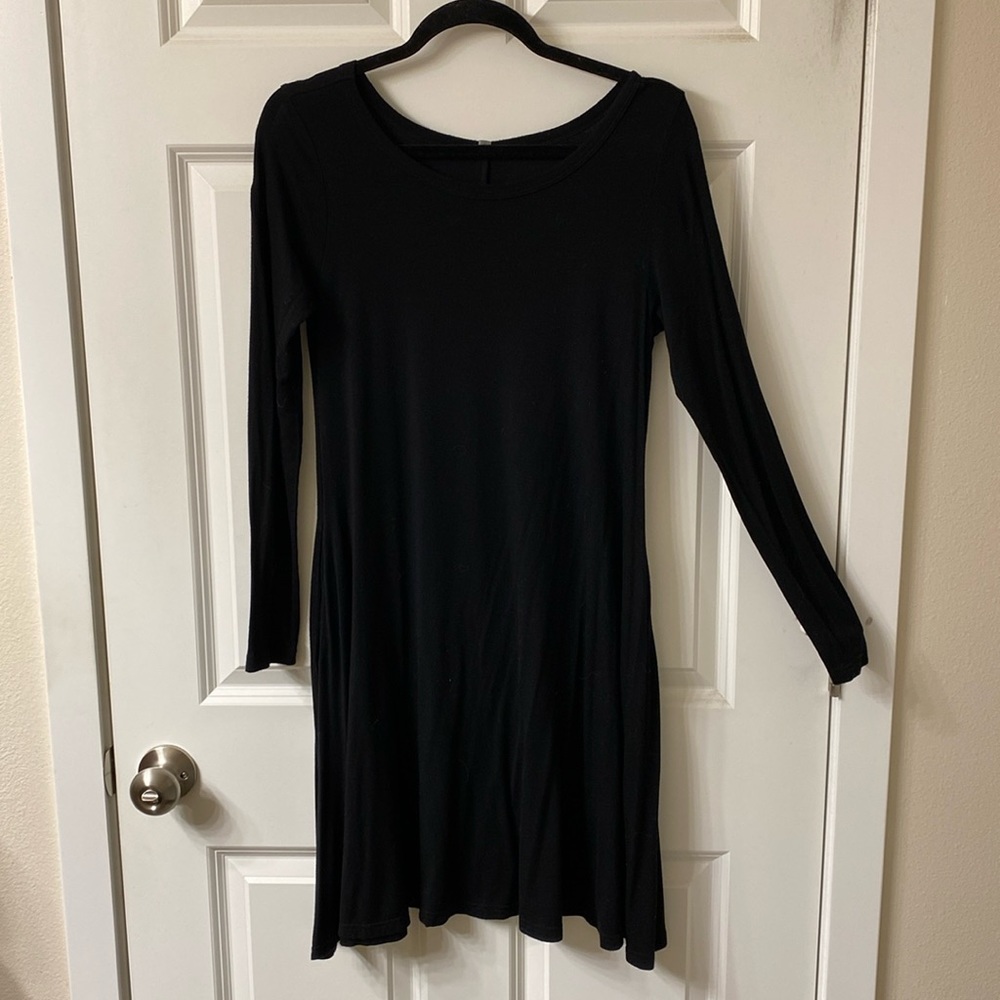 Long sleeve black dress with pockets